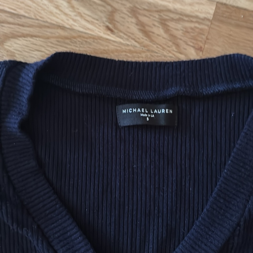 Michael Lauren Navy Ribbed Knit Top w sassy sapphire buttons. - Picture 2 of 7